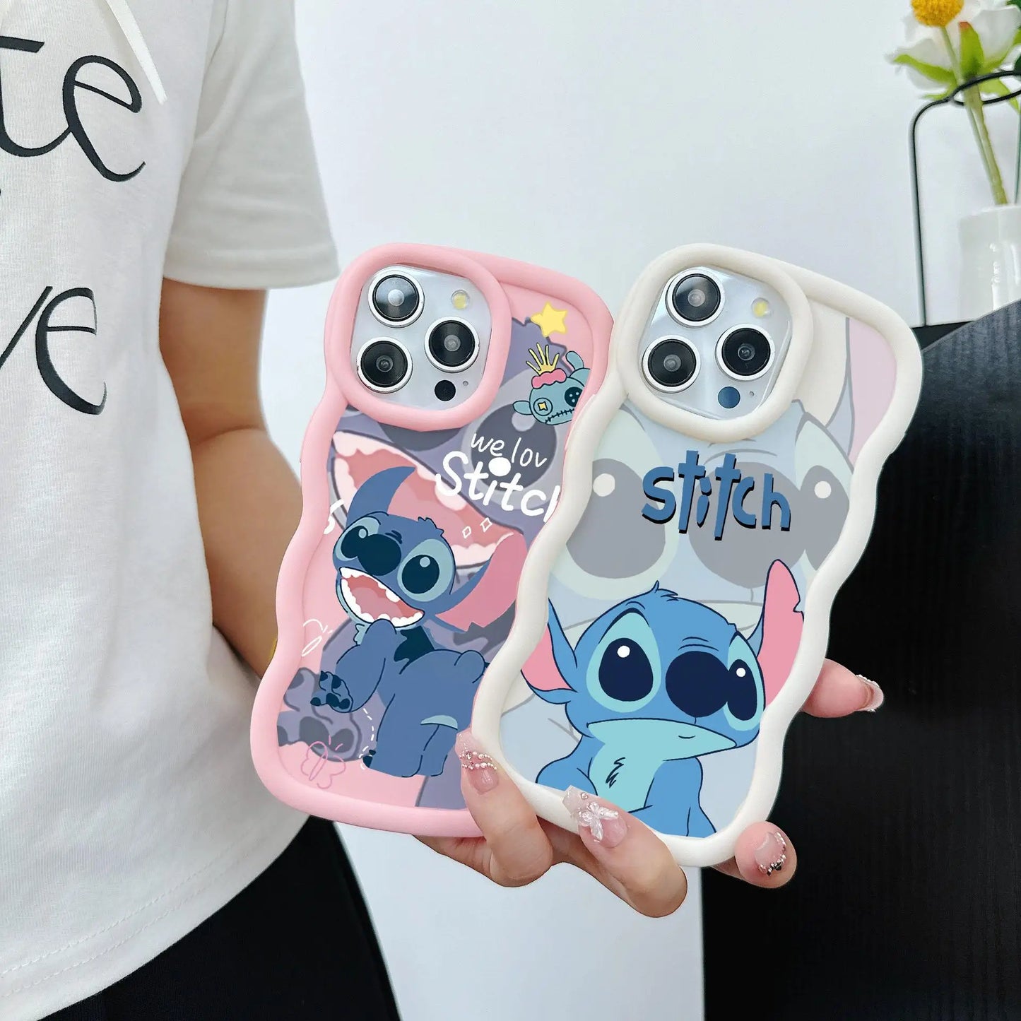 Cute Alien Couple Wavy Edge Phone Case – For iPhone 14/15/16 Series