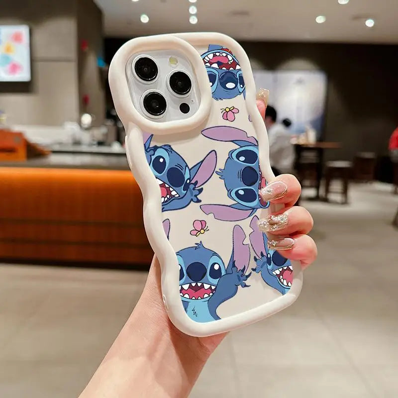 Cute Alien Couple Wavy Edge Phone Case – For iPhone 14/15/16 Series